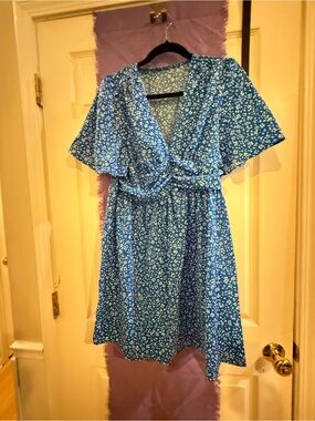 Blue Floral V-Neck Tie-Waist Dress